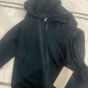 Lululemon size 12 woman’s green light as warmth scuba zip up